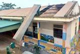 Dông lốc kèm mưa lớn khiến hàng chục nhà dân, trường học ở Nghệ An tốc mái, hư hỏng nặng