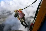 Cận cảnh màn nhảy dù huấn luyện xuyên tầng mây của trinh sát đặc nhiệm