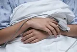 Chơi bóng giữa trưa nắng, nam sinh 15 tuổi bị sốc nhiệt phải cấp cứu khẩn