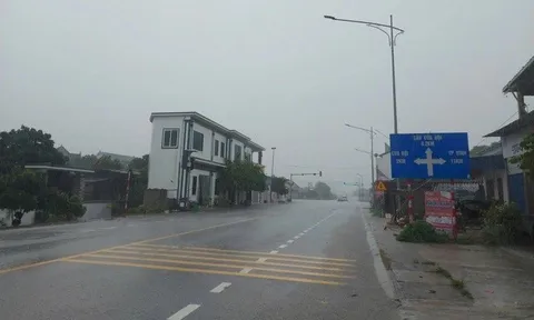 Điều chỉnh lộ trình, cấm phương tiện đi vào vùng tâm bão số 5 từ Thanh Hóa đến Quảng Trị