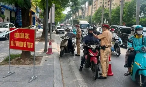 CSGT đồng loạt kiểm tra nồng độ cồn trên cả nước