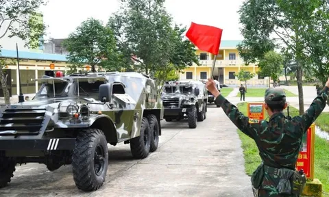 Quân khu 5 sẵn sàng xe bọc thép ứng phó với bão số 13