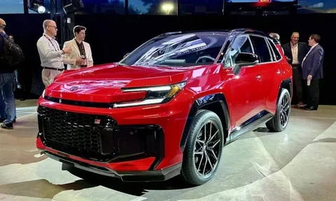 SUV ăn khách nhất của Toyota bán kênh giá hàng nghìn USD