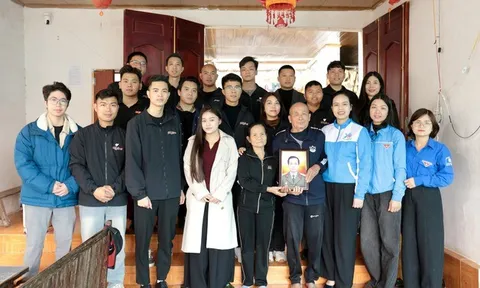 Trao di ảnh liệt sĩ, tiếp nối giá trị cao đẹp của lịch sử dân tộc