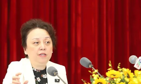 TPHCM thông tin vụ thực phẩm bẩn vào trường học, hàng hóa ùn tắc