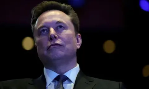 Trong chưa đầy 48 giờ, Elon Musk nhận 2 tin ‘sét đánh’ liên tiếp: Khủng hoảng sắp ập tới?