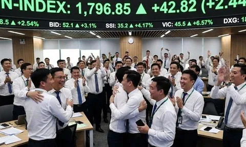 VN-Index bùng nổ gần 43 điểm, nhà đầu tư vỡ òa nhận "lì xì" sớm