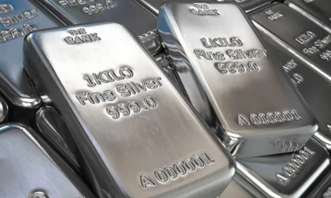 Quỹ bạc lớn nhất thế giới tiếp tục mua thêm hàng chục tấn bạc