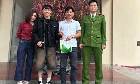 Vừa từ nước ngoài về, phát hiện tài khoản ngân hàng có 2 khoản tiền lạ lên tới 175 triệu đồng, người đàn ông vội đến công an trình báo