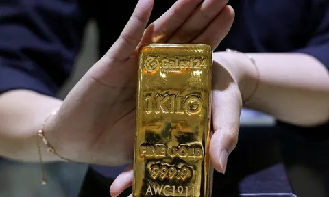 Ngày 29 Tết (16/2): Giá vàng thế giới có "diễn biến lạ"; vàng miếng SJC, vàng nhẫn tiếp tục neo cao