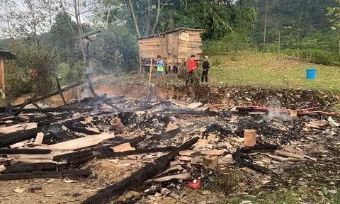 Một căn nhà bị thiêu rụi trong ngày mùng 2 Tết