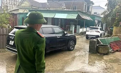 Công an làm việc với tài xế đỗ ô tô 'khoá đuôi', còn thách thức 'đỗ đến mai'