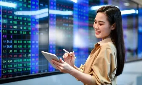 Chuyên gia: Dòng tiền chực chờ đổ vào chứng khoán, xác suất thua lỗ sau Tết rất thấp