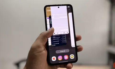 Mọi người nên bỏ thói quen "vuốt vuốt" kiểu này khi dùng điện thoại: Cứ nghĩ là hay nhưng "quê mùa" lắm