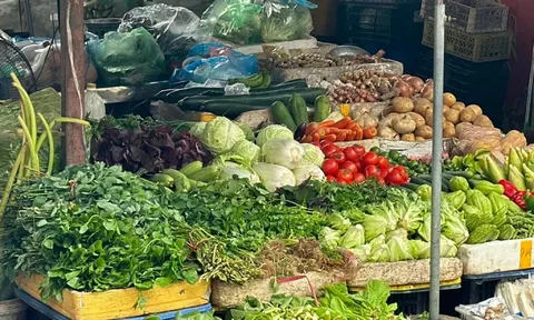 Hàng hóa 'rình rập' tăng giá sau Tết