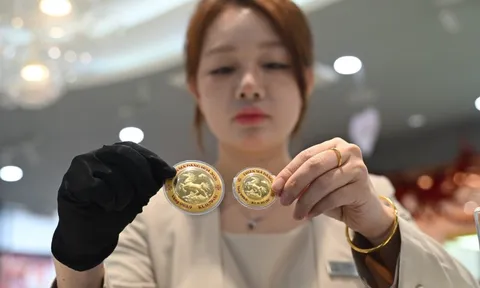 Vàng tăng 4 triệu đồng/lượng: 0,1 chỉ gây "sốt", đồng vàng Thiên Mã hoa đăng đẹp mãn nhãn