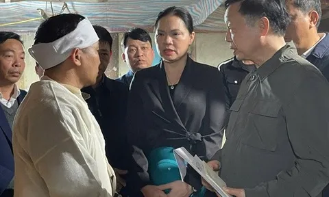 Phó Thủ tướng Trần Hồng Hà thăm hỏi gia đình các nạn nhân vụ chìm tàu chở khách trên hồ Thác Bà