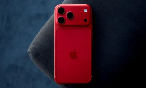 Hình ảnh hé lộ iPhone 18 Pro Max màu đỏ rượu vang