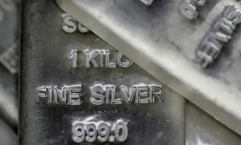 Động thái lạ của quỹ bạc lớn nhất thế giới khi giá tiến sát 90 USD/oz