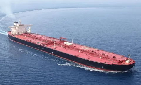 Đang trên đường chở dầu đến Cuba, tàu của một quốc gia ‘cứu tinh’ bất ngờ dừng giữa Đại Tây Dương