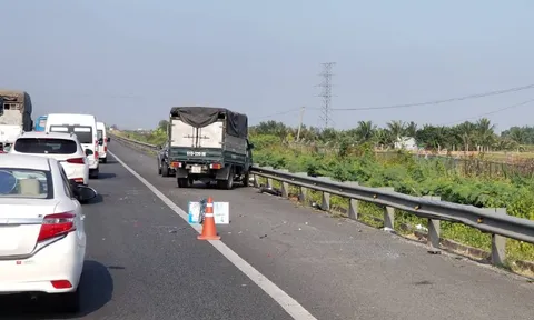 Các trường hợp nào được đỗ xe trên cao tốc, đặt cảnh báo sao cho đúng? Cục CSGT giải đáp