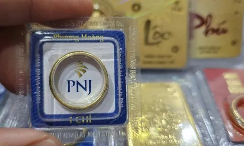 Giá vàng trên thị trường hơn 18 triệu đồng/chỉ, vì sao nhiều người mua được với giá hơn 17 triệu đồng/chỉ?