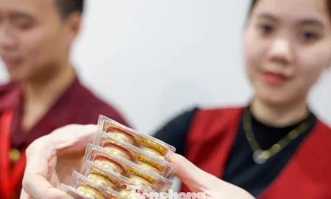 Giá vàng tăng dữ dội