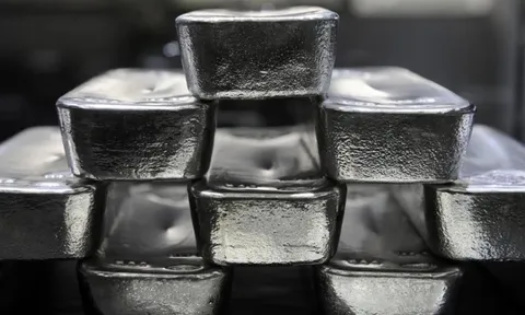 Quỹ bạc lớn nhất thế giới do BlackRock quản lý ngắt mạch bán ròng, đảo chiều "gom" gần 80 tấn