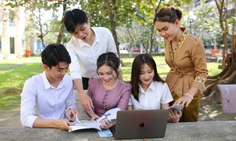 Tại sao người Lào nói tiếng Việt giỏi?