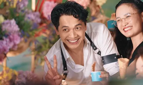 Chủ tịch ACB Trần Hùng Huy dành tặng món quà bất ngờ cho nhân viên nữ trước thềm 8/3