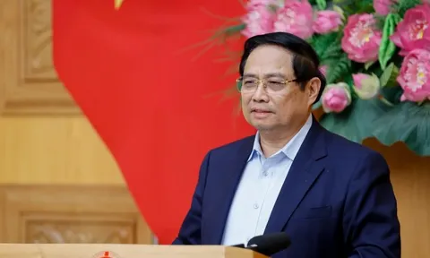 Thủ tướng: Không để thiếu xăng dầu, thiếu điện, phấn đấu tự chủ về năng lượng