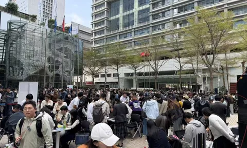 Trung Quốc: Hàng trăm người xếp hàng để Tencent cài miễn phí OpenClaw, cả người già cũng háo hức với AI Agent