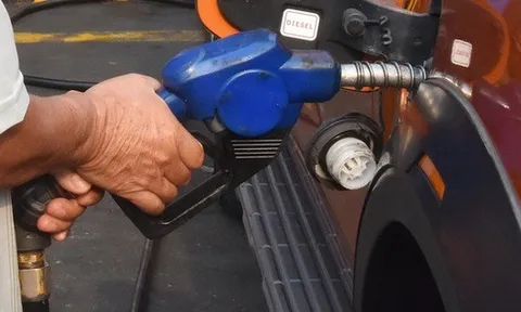 Giá xăng RON 95 vượt 29.000 đồng/lít dù đã chi mạnh Quỹ Bình ổn xăng dầu