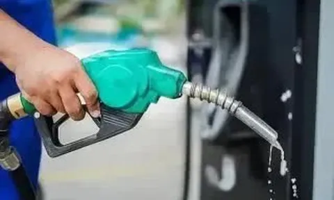 Bộ Công Thương: Khẩn trương xây dựng kế hoạch nhập khẩu xăng dầu cho tháng 4/2026