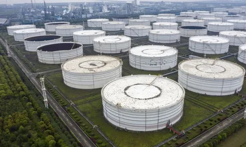 Tin vui: Tổ chức nắm giữ 1,8 tỷ thùng dầu đồng ý xả kho, giải phóng kỷ lục 400 triệu thùng dầu để hạ nhiệt thị trường