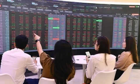 VN-Index biến động mạnh, các công ty chứng khoán hưởng lợi ra sao?