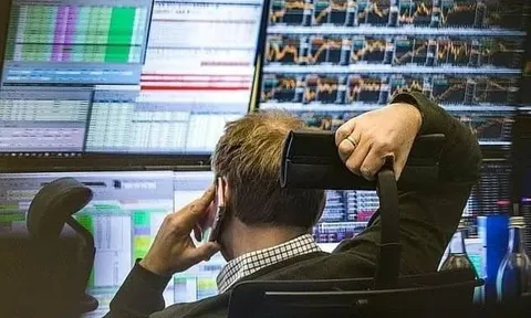 Phiên 12/3: Khối ngoại bán ròng hàng trăm tỷ đồng, "tung" 250 tỷ gom một cổ phiếu VN30