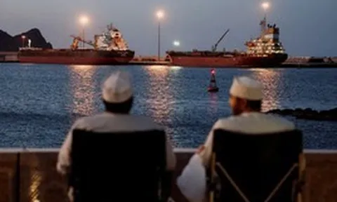 Tình cảnh như "thiên la địa võng" của 20.000 thủy thủ ở eo biển Hormuz: “Chúng tôi như kẻ mù tìm tay nắm cửa”