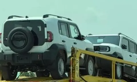 Toyota Land Cruiser cỡ nhỏ lộ diện trên phố trước ngày ra mắt