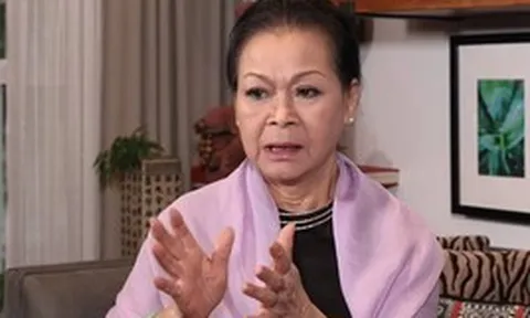 Danh ca Khánh Ly: "Đừng nói thế, vợ chồng ở với nhau còn chán"