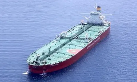 Phát hiện đội siêu tàu chở dầu vẫn chạy ngon ơ dù eo biển Hormuz tê liệt, kiếm về nửa triệu USD chỉ trong 1 ngày