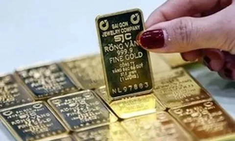 Vàng giảm giá, bạc bật tăng