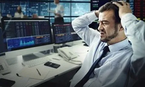 Khối ngoại thẳng tay bán ròng hơn 1.000 tỷ trong ngày VN-Index mất mốc 1.700 điểm, cổ phiếu nào bị "xả" mạnh nhất?