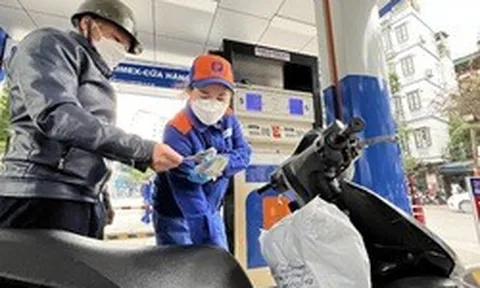 Đề xuất tiếp tục miễn thuế với xăng dầu đến hết tháng 6-2026