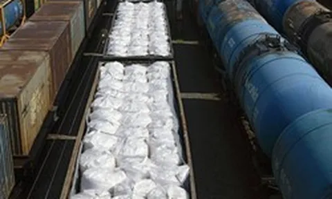 Siết xuất khẩu mặt hàng nuôi sống cả thế giới, Nga 'đánh tiếng' với Mỹ: Hoặc nới trừng phạt, hoặc không còn hàng để dùng