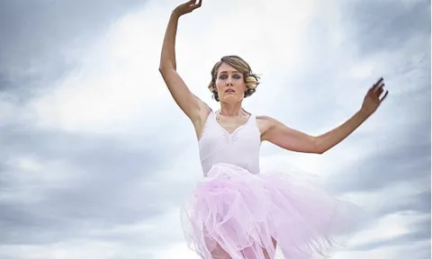 Kỳ tích “đi trên dây bằng mũi chân” của cô gái Nga khiến giới kỷ lục nể phục