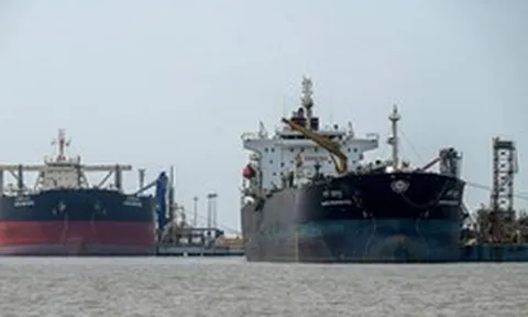 Iran 'bật đèn xanh' cho một quốc gia Trung Đông 'anh em': 3 triệu thùng dầu/ngày sắp băng băng qua eo biển Hormuz giải cơn khát dầu toàn cầu