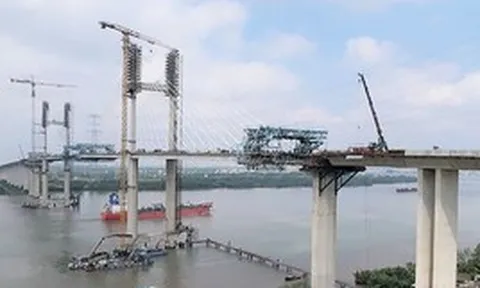 Việt Nam sắp hoàn thành cây cầu dây văng sở hữu nhịp chính 300m, tĩnh không thông thuyền cao kỷ lục chưa từng có trong lịch sử