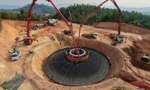 Nhiều mũi thi công đồng loạt, công trình năng lượng nghìn tỷ giữa dãy núi dài nhất Việt Nam dần 'lộ diện', dự kiến xong trong năm nay