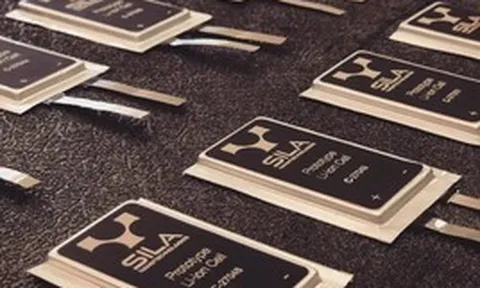 Pin càng 'trâu', máy càng mỏng: Apple, Samsung và Google có đang bỏ lỡ cuộc chơi lớn nhất của smartphone?